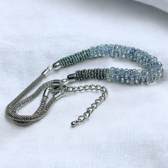 🌺Silver Crystal Necklace - Picture 6 of 9